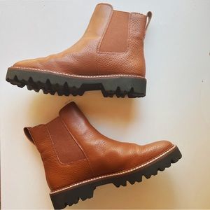 The Citywalk Lugsole Chelsea Boot in Leather